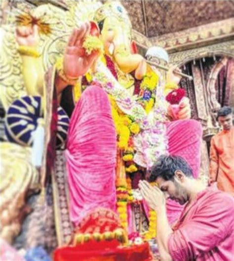 Kartik Aaryan Visits Lalbaugcha Raja On St Day Of Ganesh Chaturthi