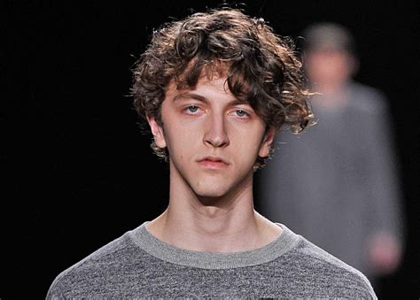 27 Trendy Hairstyles For Men With Wavy Hair Top Beauty Magazines