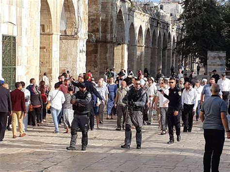 Ratusan Pemukim Dan Pasukan Israel Serbu Masjid Al Aqsa