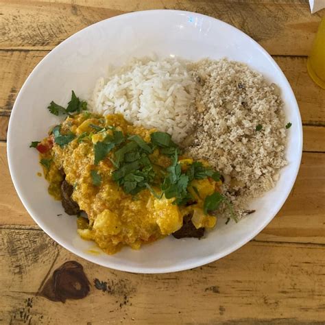 Urbã Cozinha Vegana Água Branca Brazil moqueca de palmito farofa