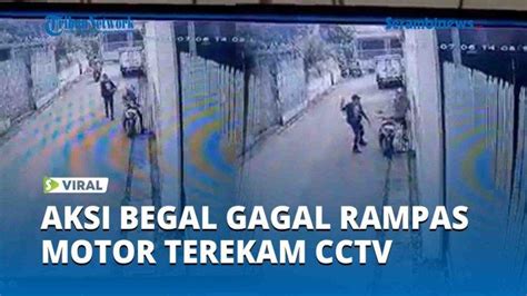 VIDEO Aksi Begal Yang Gagal Rampas Motor Terekam CCTV Korban Lari