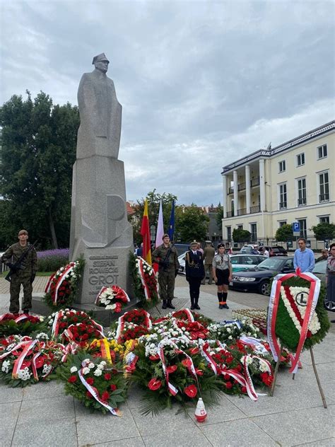 Kibice Legii Uczcili Pami O Powstaniu Warszawskim Legionisci