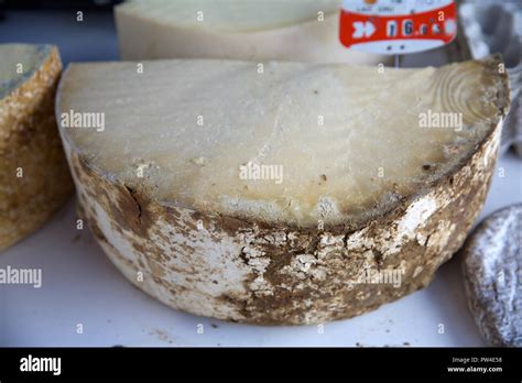 Cantal cheese hi-res stock photography and images - Alamy