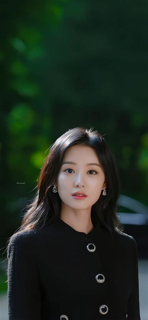 Kim Ji Won Queen Of Tears In 2024 Kim Ji Won Korean Actresses