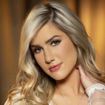 Livv Fitt Babe Page Watch This Adult Model On FreeOnes