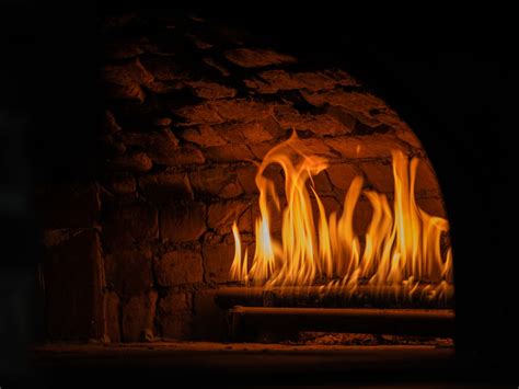 The Benefits Of A Natural Gas Fireplace For Your Home
