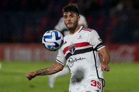 São Paulo fecha venda de Lucas Beraldo ao Paris Saint Germain