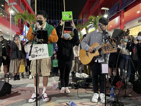 街頭藝人太會唱！釣出本尊黃偉晉 跪求這件事 自由娛樂