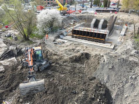 Budowa konstrukcji mostów oraz zmiany dla pieszych i rowerzystów na