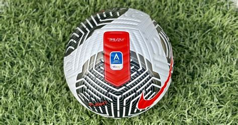 Presentato Il Nuovo Pallone Nike Della Serie A Femminile Ebay L Football