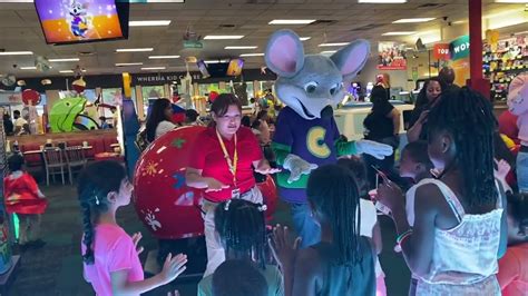 Fun Birthday Dance At Chuck E Cheese Youtube