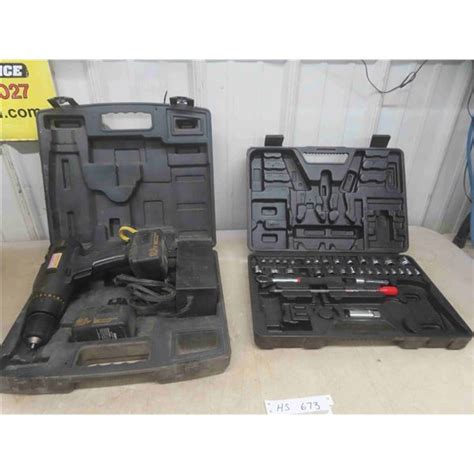 Craftsman Cordless 12v Drilldriver With 2 Batteries Charger And Case Auto Mcsherry Auction