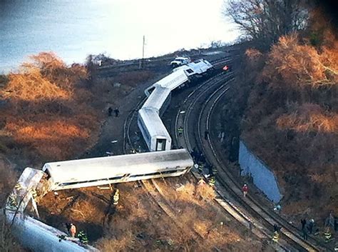 Trem Descarrila Em Nova York E Deixa Ao Menos Quatro Mortos CFVV