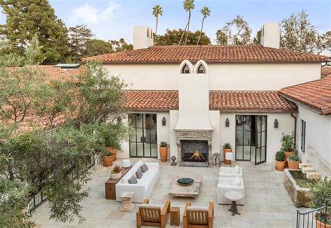 Spanish Style Houses With Courtyards