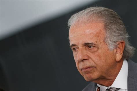 Múcio diz que novo comandante do Exército tem costuras a fazer e que