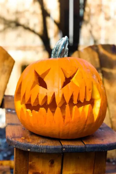 30 Best Pumpkin Faces To Carve For Halloween