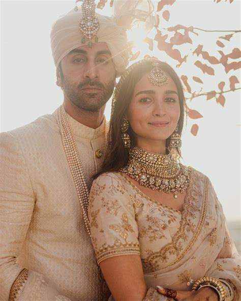 Ranbir Kapoor Alia Bhatt Wedding Newlyweds Share First Photos Seal It