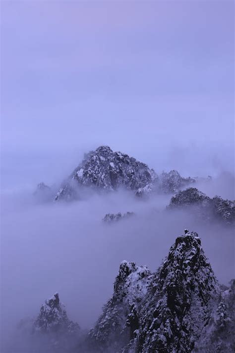 Majestic Mountains in Cloud · Free Stock Photo