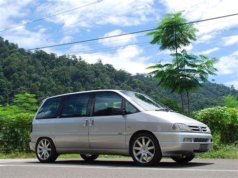 Peugeot 806 technical specifications and fuel economy