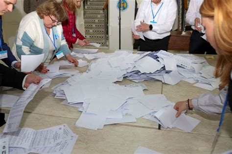 Early Results Show 50 Of Moldovans Vote ‘yes At Referendum On Eu