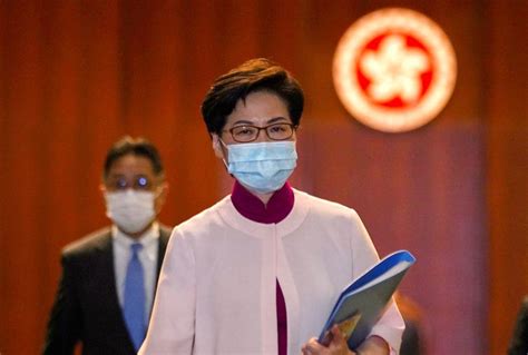 香港長官、報道の自由巡る批判に反論 民主派メディア廃刊で