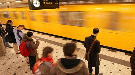 Tarifstreit Rot rot Keine Preiserhöhung für bessere BVG Gehälter