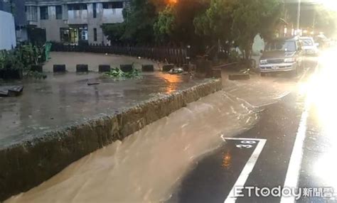 快訊／豪雨灌新北！淡水淹水「機車全拋錨」 五股邊坡土石滑落 Ettoday社會新聞 Ettoday新聞雲