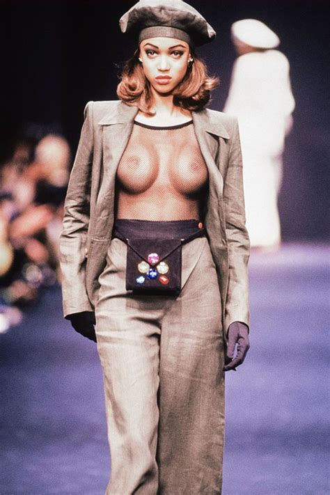 The Most Naked Catwalk Moments From The 90s CR Fashion Book EroFound