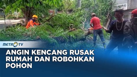 Angin Kencang Terjang Kudus Puluhan Rumah Rusak Dan Robohkan Pohon