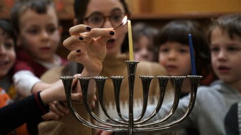 Hanukkah En Qué Consiste Esta Fiesta Judía Y Cómo Se Celebra Bbc