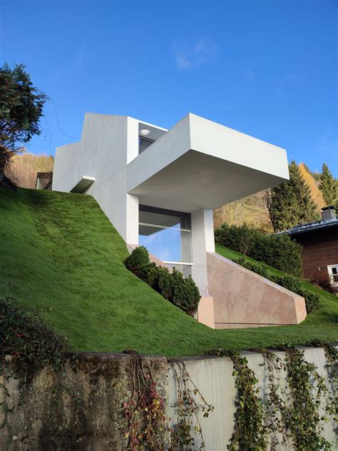 Designerhaus aus weißem Beton setzt neue Maßstäbe in der Architektur