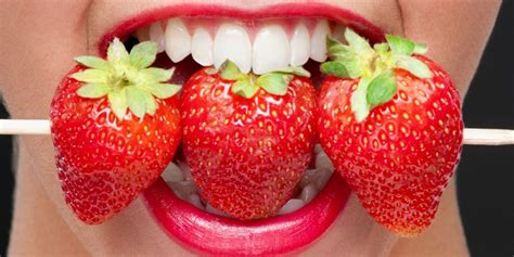 15 Foods That Whiten Your Teeth