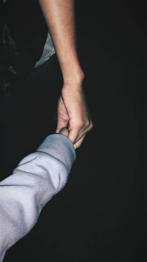 Holding Hands Aesthetic Blurry Couple Pictures Tumblr Galuh Karnia458