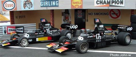 Shadow Ford DN5 de Tom Pryce nº 16 y Jean Pierre Jarier nº 17 que