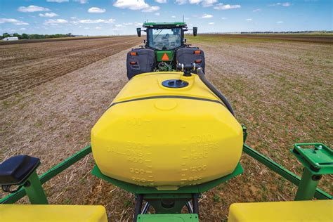 John Deere Offers First Integrated Tractor And Planter Solution