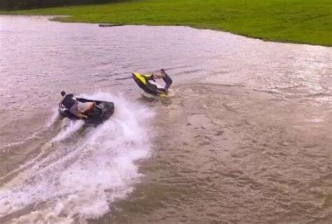 Batida Entre Jet Ski E Lancha Deixa Dois Feridos No Rio Paraguai Em MT