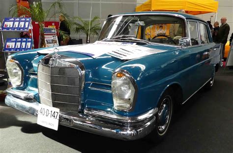 MB W 110, gesehen bei den Retro Classics 2017 in Stuttgart, März 2017 ...
