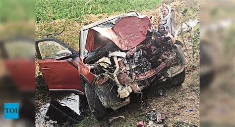 Couple Killed 3 Hurt As Car Collides With Tree In Kota Jaipur News Times Of India