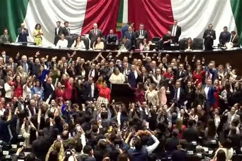 Legisladores Del Pan Pri Y Prd Suben A Tribuna Para Arropar A