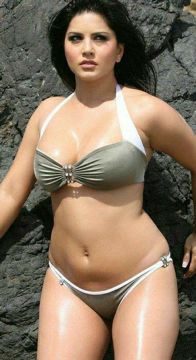 Hot Bollywood Girls In Bikini