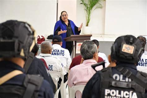 Reciben policías de Angostura y periodistas de la región capacitación