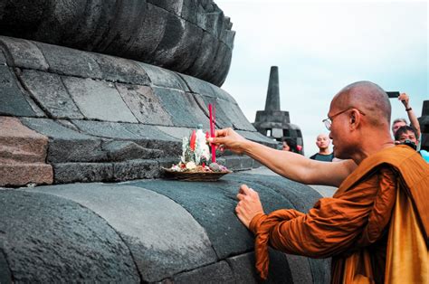 Hari Waisak 1 216 Narapidana Buddha Terima Remisi Koridor