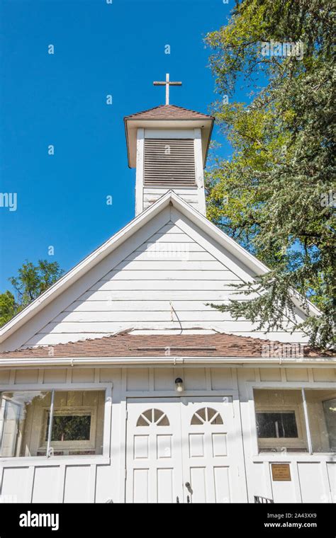 White Wooden Baptist Church Hi Res Stock Photography And Images Alamy