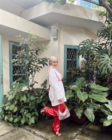 7 OOTD Hijab Cewek Kue Ala Ansellma Putri Bikin Look Fresh