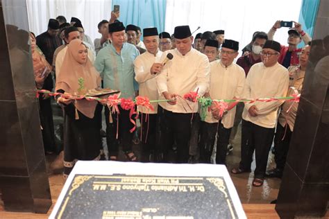 Plt Wali Kota Bekasi Tri Adhianto Resmikan Masjid Al Ikhlas Rw