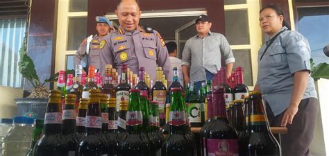 Polres Kota Gorontalo Musnahkan Seribu Botol Miras Hasil Operasi Pekat