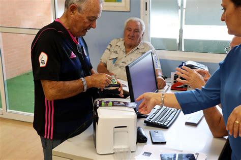 Las mejores imágenes de la venta de entradas para el partido Gimnástica