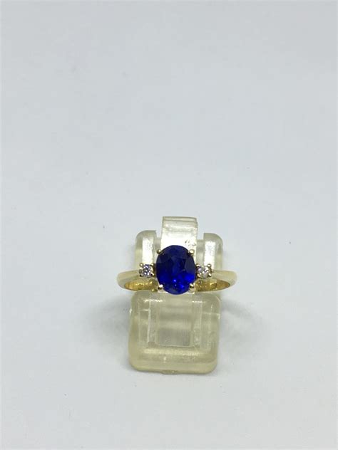 Certified “Cornflower Blue” Sapphire & Diamond Ring – Lihiniya Gems