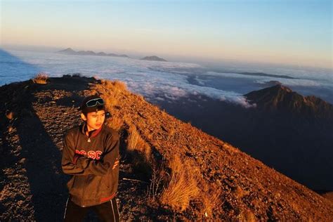 Mount Agung Trekking: Climbing The Highest Volcano In Bali: Triphobo