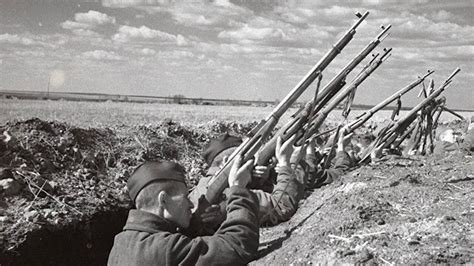 «Перед войной, как будто в знак беды...» | Стихи о войне | Читает ...